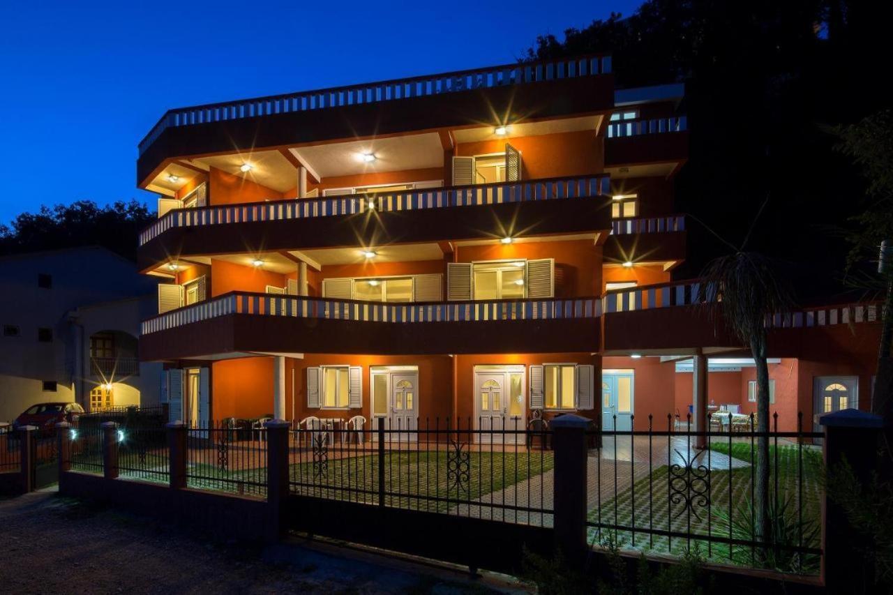 Budva Felix Suites Bagian luar foto
