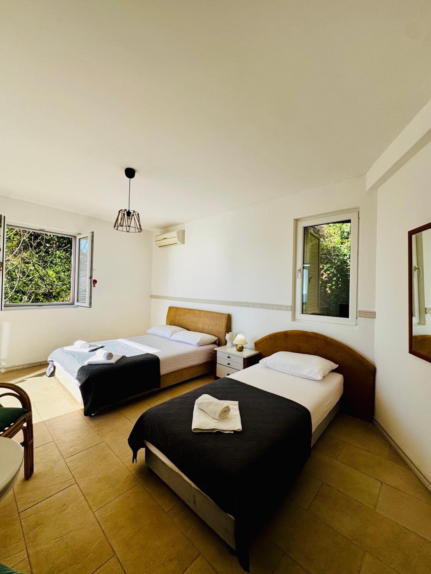Budva Felix Suites Bagian luar foto