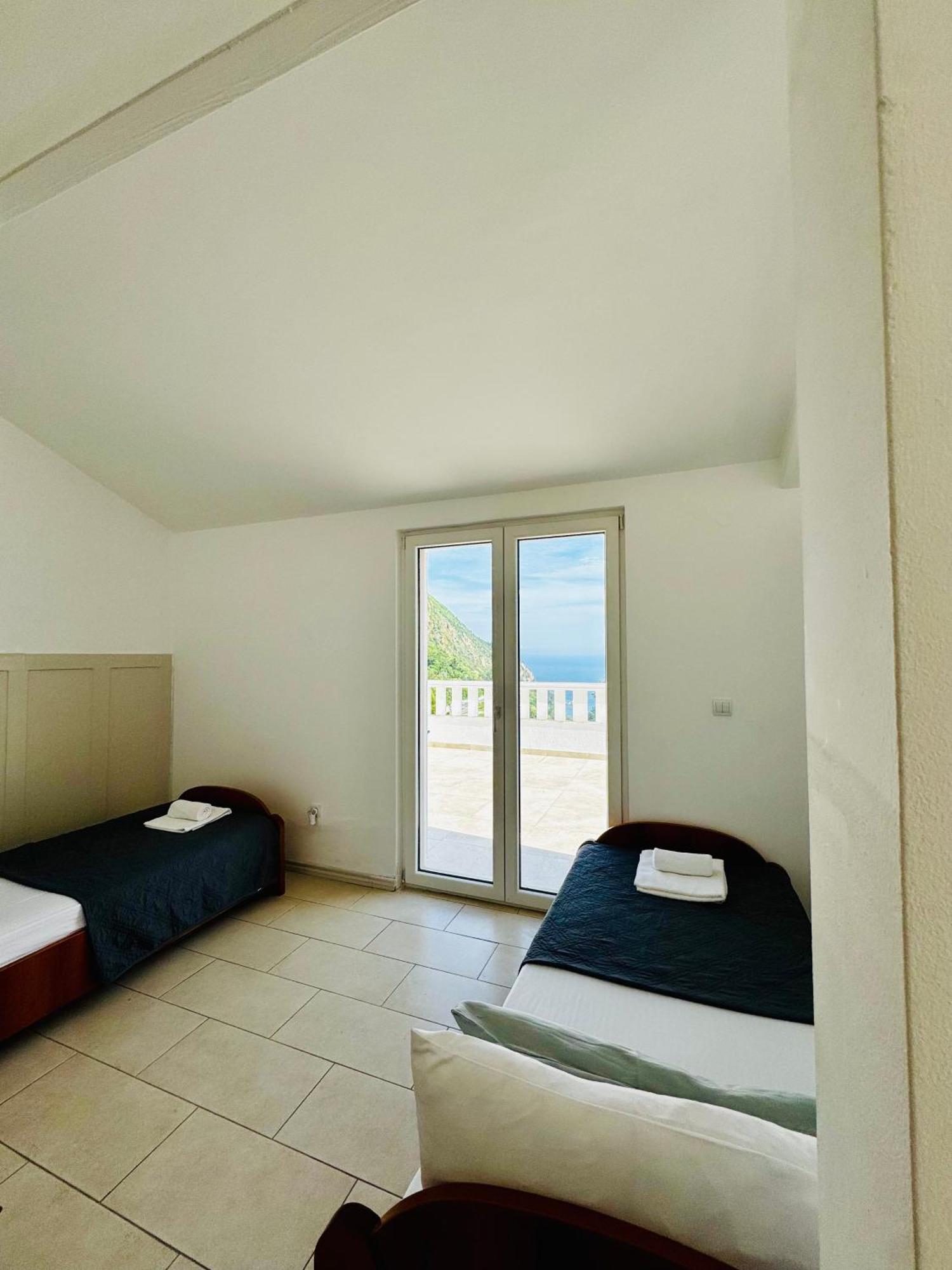 Budva Felix Suites Bagian luar foto