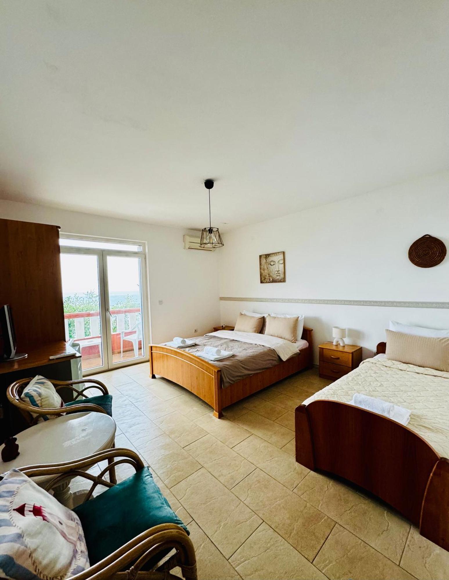 Budva Felix Suites Bagian luar foto